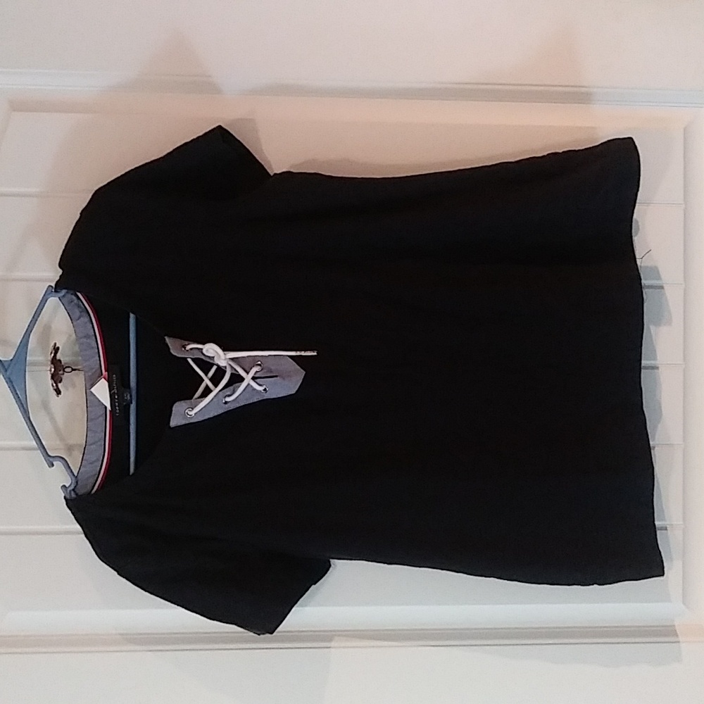 Tommy Hilfiger EUC navy blue shortsleeve shirt size large